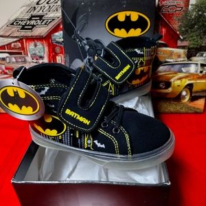 Boys Batman Light up Sneakers Shoes SIZE 11
